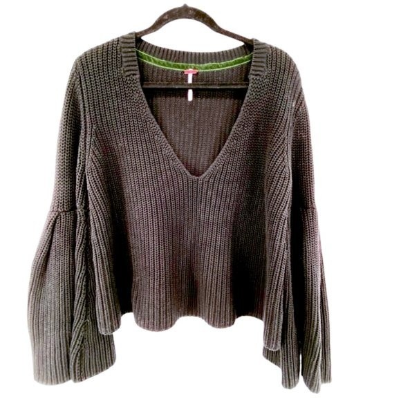NWOT Free People V Neck Bell Sleeve Cableknit Sweater Damsel BLACK size M - Picture 1 of 8